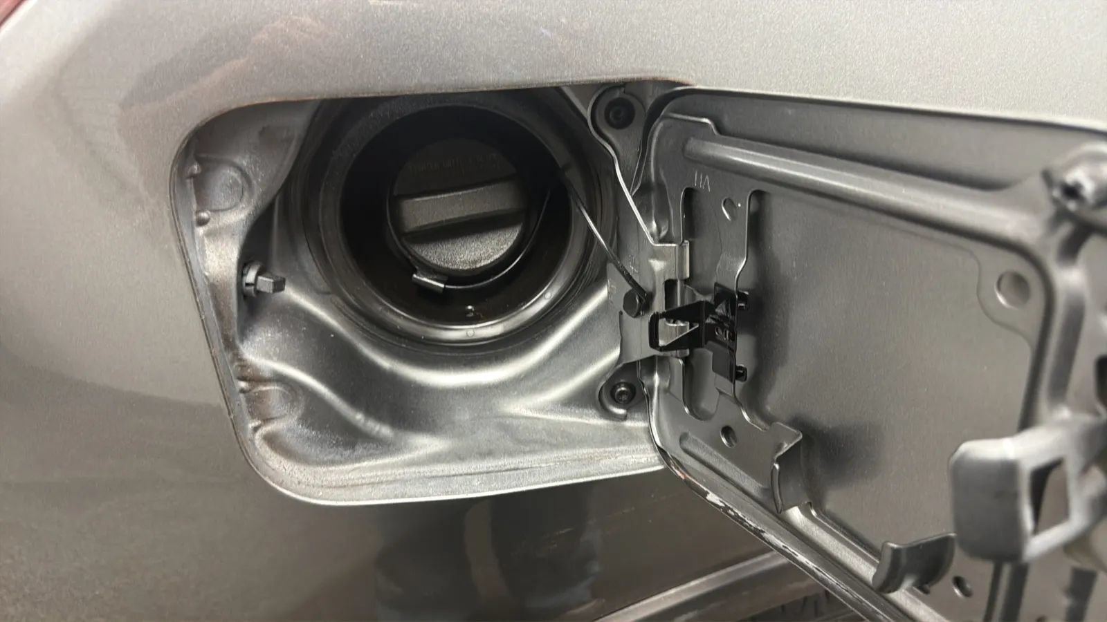 Used 2017 Nissan Rogue SV FWD image 29