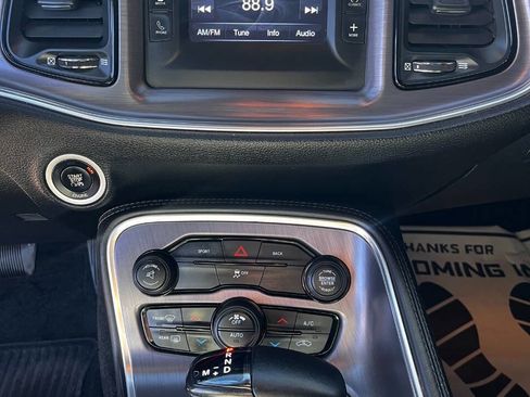 Used 2015 Dodge Challenger SXT image 6