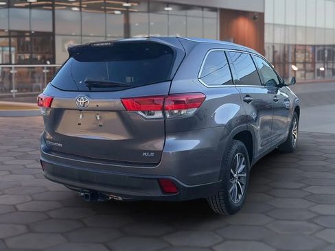 Used 2019 Toyota Highlander XLE FWD image 9