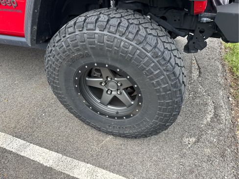 Used 2020 Jeep Gladiator Rubicon AWD/4WD image 4