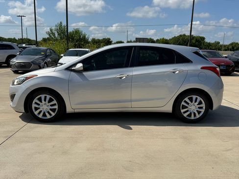 Used 2016 Hyundai Elantra GT FWD image 2