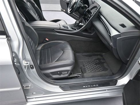 Used 2021 Toyota Avalon XSE image 12