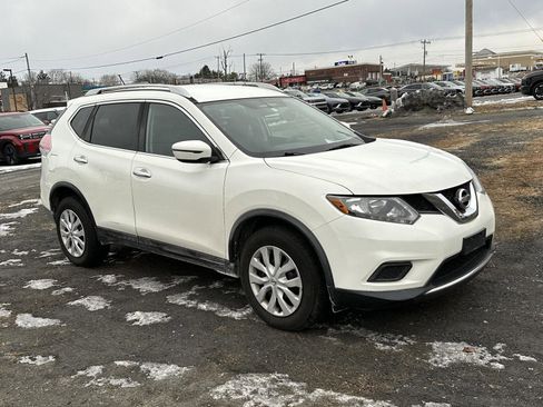 Used 2016 Nissan Rogue S w/ Appearance Package image 2
