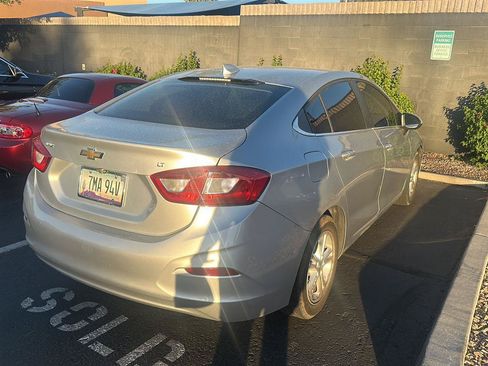 Used 2018 Chevrolet Cruze LT w/ LT Fleet Convenience Package FWD image 4