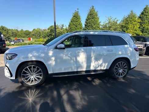 Used 2024 Mercedes-Benz GLS 580 4MATIC image 3
