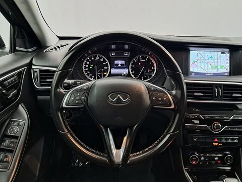 Used 2017 INFINITI QX30 Premium w/ Navigation Package image 9