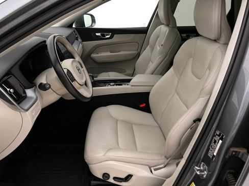 Used 2020 Volvo XC60 T5 Momentum w/ Protection Package Premier AWD/4WD image 14