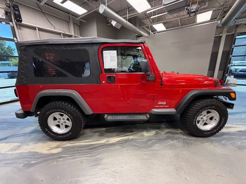 Used 2005 Jeep Wrangler Unlimited w/ Security Group AWD/4WD image 29