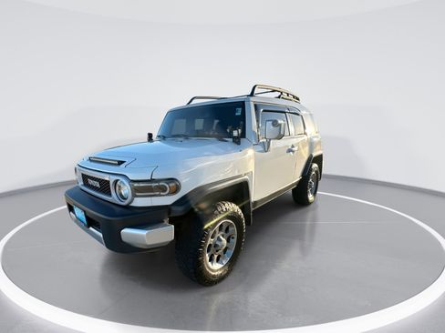 Used 2011 Toyota FJ Cruiser 4WD w/ Upgrade Pkg image 4