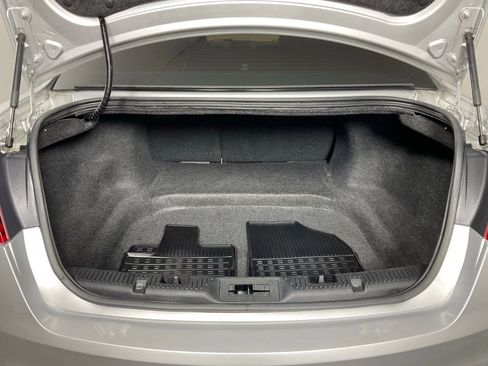 Certified 2018 Ford Taurus Limited FWD image 11