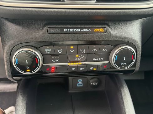 Used 2022 Ford Escape SE w/ Convenience Package image 28