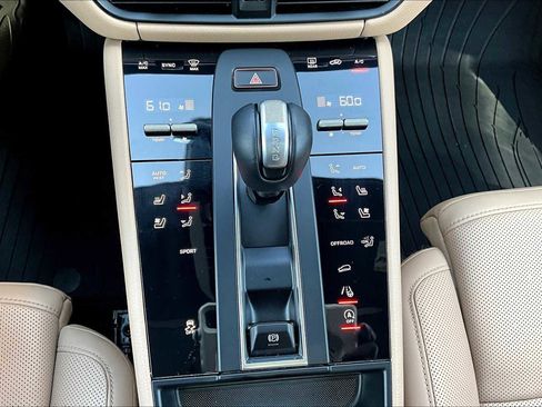 Used 2025 Porsche Macan image 67