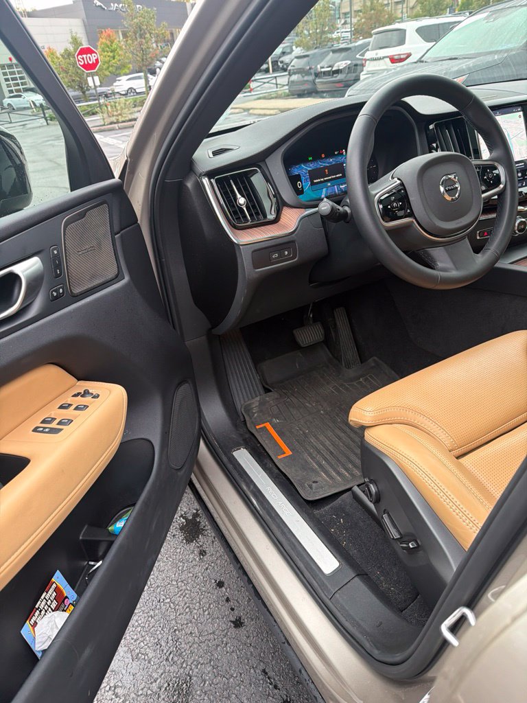 Certified 2024 Volvo XC60 T8 Ultimate w/ Climate Package AWD/4WD image 11