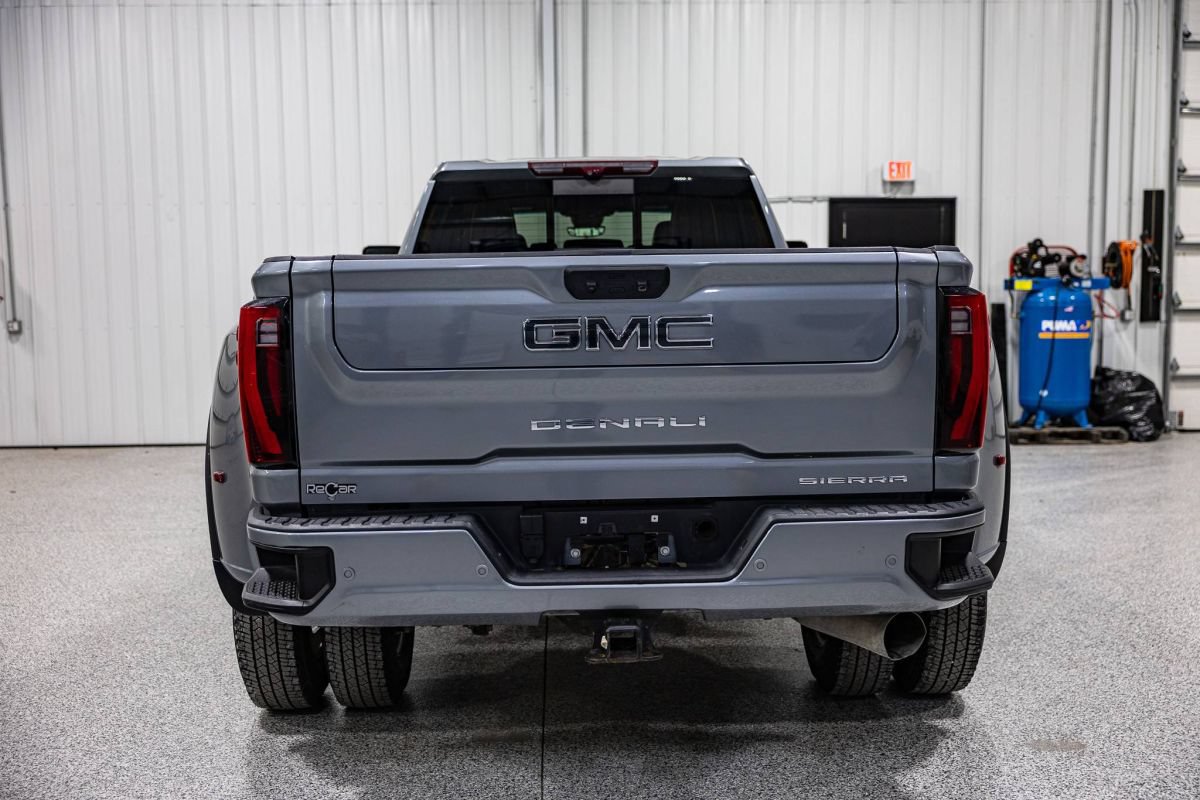 Used 2024 GMC Sierra 3500 Denali Ultimate AWD/4WD image 4