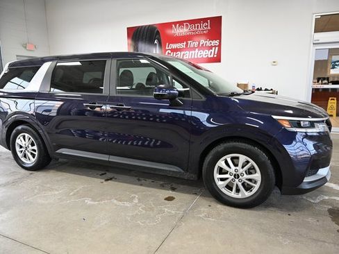 Used 2022 Kia Carnival LX image 4