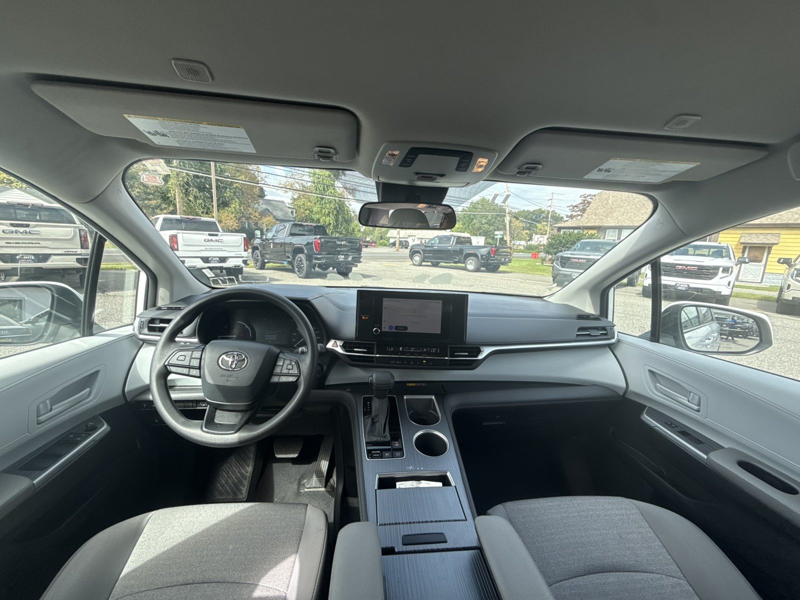 Used 2025 Toyota Sienna LE FWD image 26