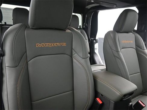 New 2025 Jeep Gladiator Mojave image 17