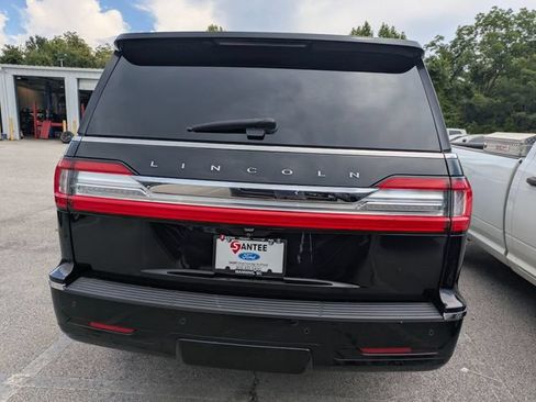 Used 2018 Lincoln Navigator Reserve w/ Technology Package AWD/4WD image 3