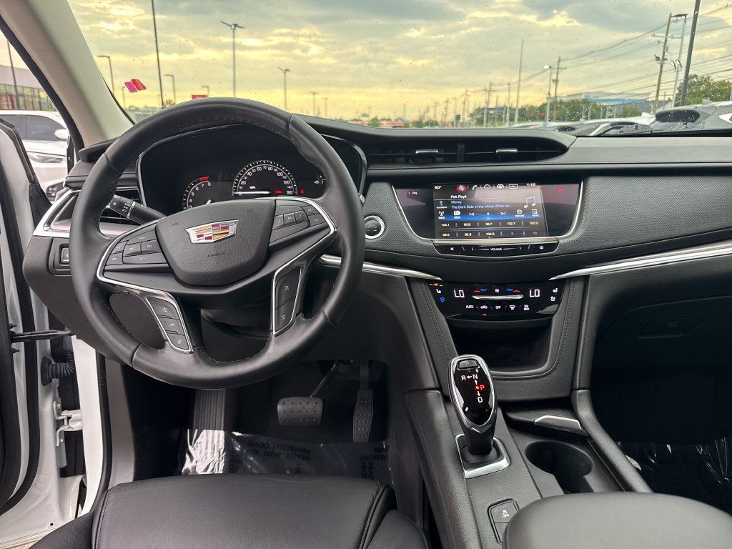 Used 2018 Cadillac XT5 Premium Luxury FWD image 17