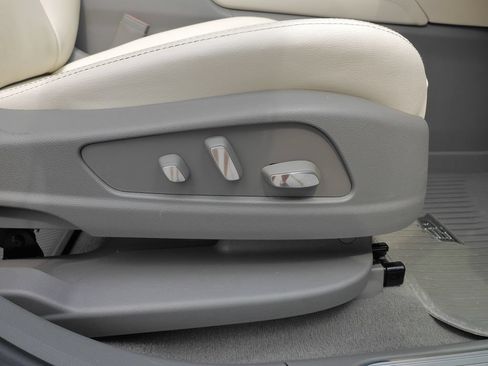 Used 2021 Cadillac XT5 Premium Luxury w/ LPO, Floor Liner Package FWD image 13
