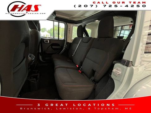 Used 2023 Jeep Wrangler Unlimited Rubicon w/ Cold Weather Group AWD/4WD image 12