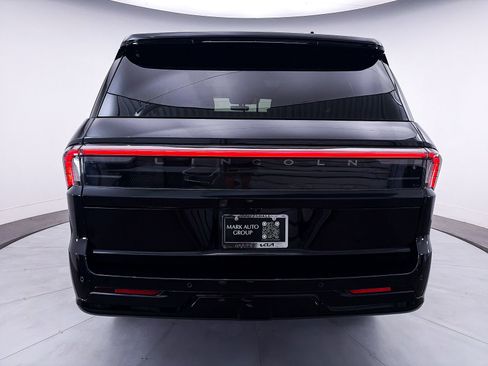 Used 2025 Lincoln Navigator Reserve AWD/4WD image 17