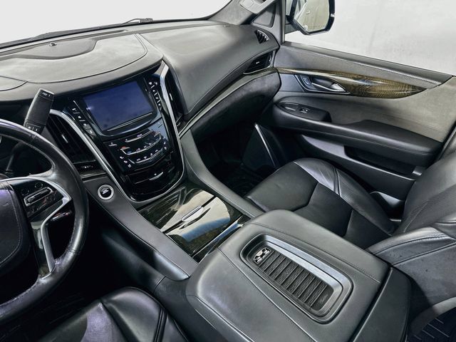 Used 2018 Cadillac Escalade Platinum AWD/4WD image 30