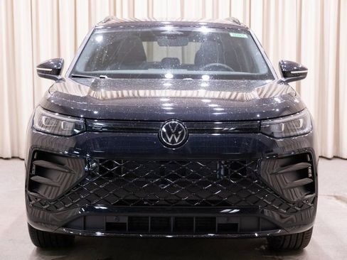 New 2026 Volkswagen Tiguan SE R-Line image 3