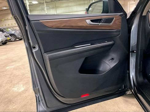 Used 2024 Volkswagen Atlas SE FWD image 21