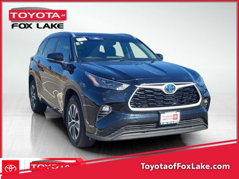 Used 2024 Toyota Highlander XLE AWD/4WD image 1