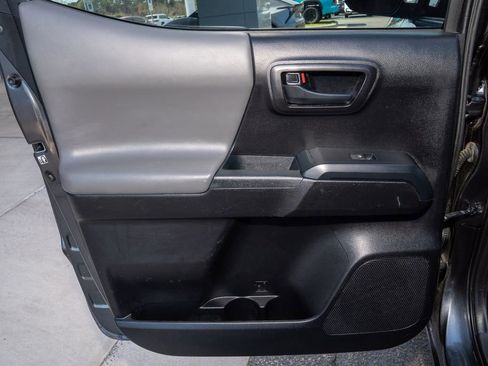 Used 2018 Toyota Tacoma SR w/ SR Convenience Package image 8