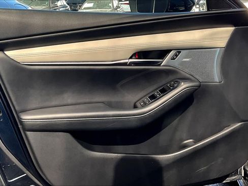 Used 2021 MAZDA MAZDA3 s image 21