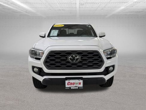 Used 2023 Toyota Tacoma TRD Off-Road w/ Technology Package AWD/4WD image 2