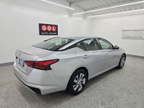 Used 2024 Nissan Altima 2.5 S FWD image 7