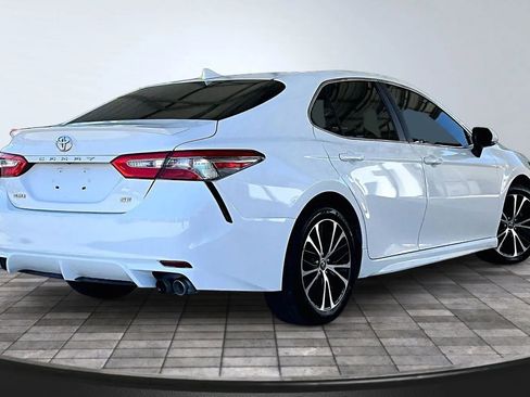 Used 2019 Toyota Camry SE w/ Convenience Package FWD image 6