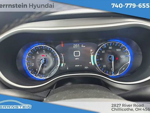 Used 2022 Chrysler Pacifica Touring-L FWD image 17