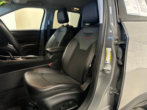 Used 2022 Jeep Compass Trailhawk w/ Trailhawk Convenience Group AWD/4WD image 4