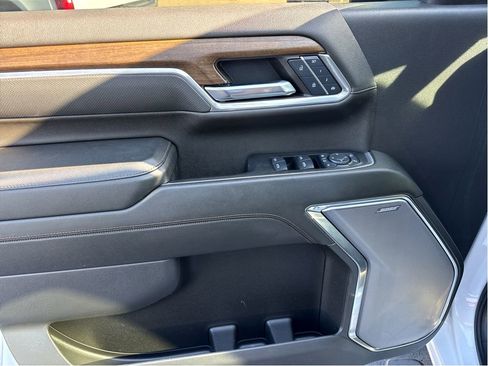 Used 2024 Chevrolet Silverado 2500 High Country w/ High Country Premium Package image 11