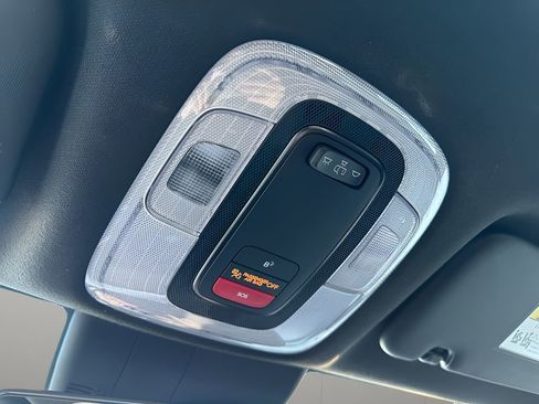 Used 2025 Hyundai Elantra SEL image 25