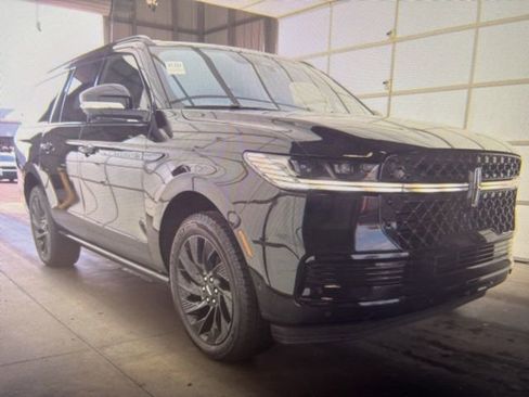 Used 2025 Lincoln Navigator L Reserve w/ Jet Appearance Package image 19