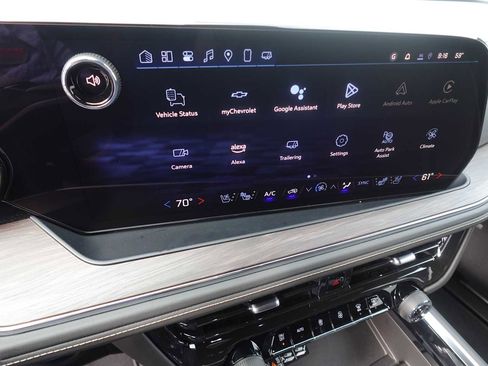 New 2025 Chevrolet Suburban Premier AWD/4WD image 20