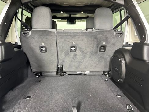 Used 2026 Jeep Wrangler Unlimited Sahara AWD/4WD image 25