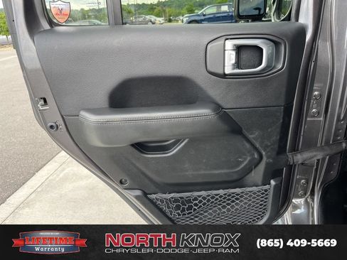 Used 2020 Jeep Wrangler Unlimited Sahara AWD/4WD image 15