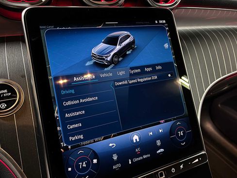 Used 2025 Mercedes-Benz GLC 300 4MATIC image 37