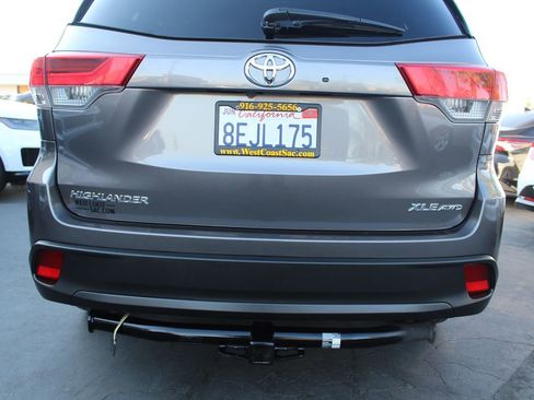 Used 2018 Toyota Highlander XLE image 15