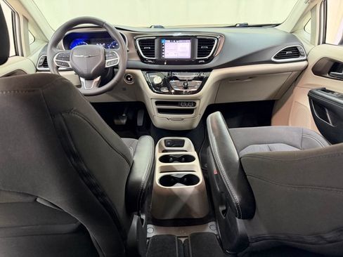 Used 2023 Chrysler Voyager LX FWD image 30