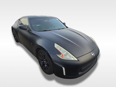 Used 2016 Nissan 370Z Coupe RWD image 3