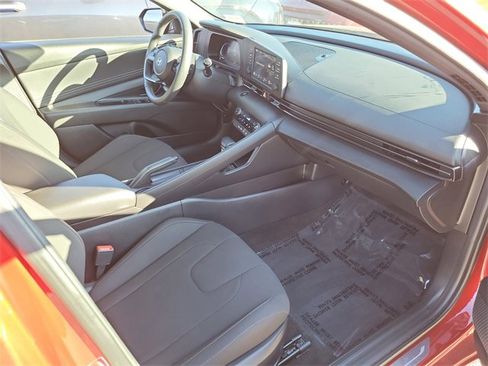 Used 2025 Hyundai Elantra Sport image 17