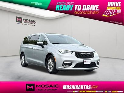 Used 2023 Chrysler Pacifica Touring-L