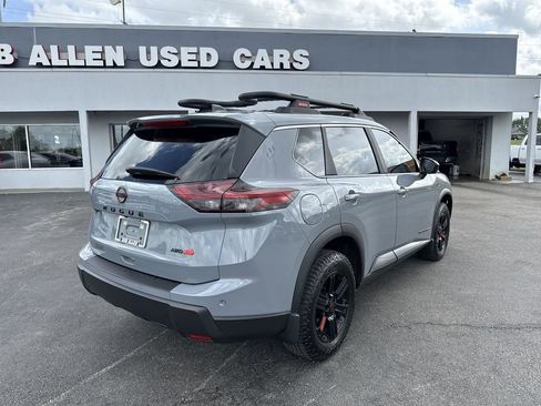 Used 2025 Nissan Rogue SV AWD/4WD image 13